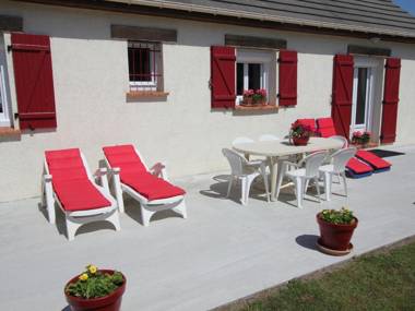 Attractive detached holiday home situated at only 300 m from the sea and the sandy beach.