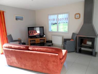 Maison de 4 chambres a Plougrescant a 400 m de la plage avec vue sur la mer jardin clos et wifi