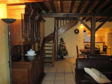 small Burgundy house for nature lovers