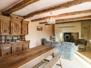 Beautiful Holiday Home in Cressensac with Swimming Pool