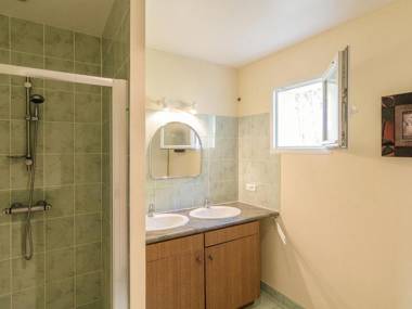 Beautiful Holiday Home in Cressensac with Swimming Pool