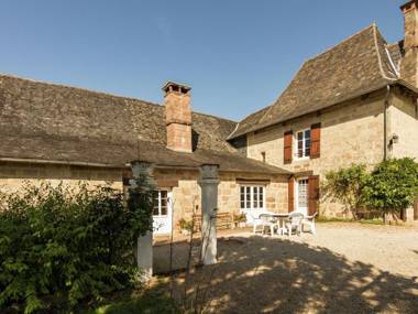 Graceful Holiday Home in Brignac-la-Plaine with Terrace