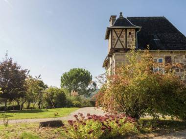 Graceful Holiday Home in Brignac-la-Plaine with Terrace