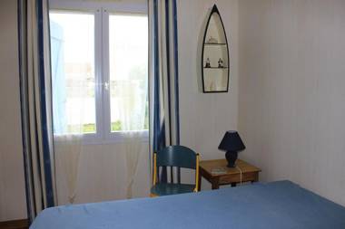 Une sympathique maison de vacances aux volets bleus