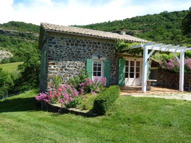 Beautiful Holiday Home in Saint-Pons near Forest