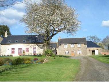 Quaint Holiday Home in Bonnemain near Lake