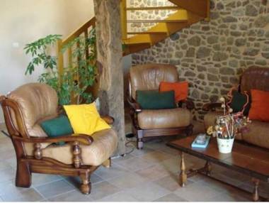 Quaint Holiday Home in Bonnemain near Lake