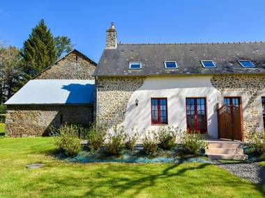 House with stunning views across the meadows 30min from Mont Saint-Michel!