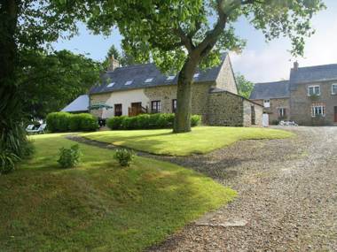 House with stunning views across the meadows 30min from Mont Saint-Michel!
