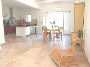 Villa de 3 chambres avec piscine privee jardin clos et wifi a Saint Saturnin les Apt