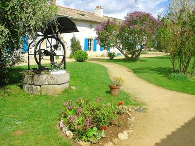 Maison de 4 chambres avec piscine partagee jardin amenage et wifi a Saint Vincent la Chatre