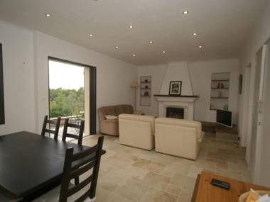 Verrukelijke rest this holiday villa in beautiful forest in Lorgues