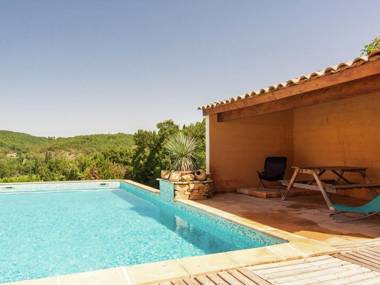 Peaceful Villa in Calamane with Private Swimming Pool