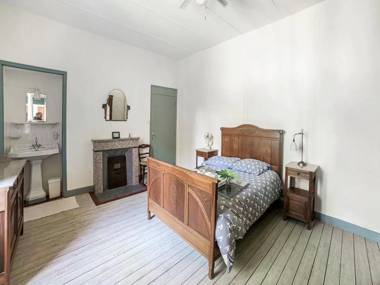 Former train station with private heated swimming pool and fantastic garden!