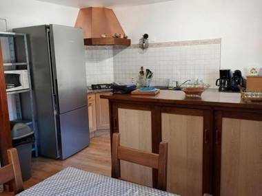 Gîte Vernusse 6 pièces 12 personnes - FR-1-489-255