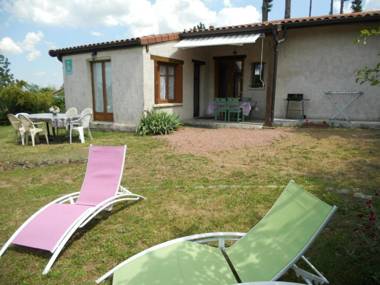 Gîte Saint-Haon-le-Châtel 4 pièces 6 personnes - FR-1-496-21