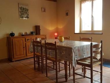 Gîte Villemontais 4 pièces 6 personnes - FR-1-496-121