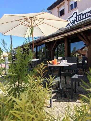 Le Cheval Blanc - Logis Hotel