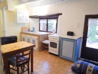 Maison d'une chambre avec jardin clos a Dompnac