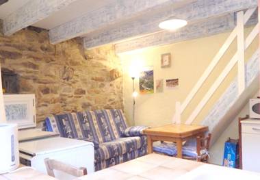 Maison d'une chambre avec jardin clos a Dompnac