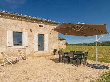 Charming holiday home in Aquitaine with Swimming Pool
