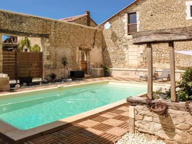 Charming holiday home in Aquitaine with Swimming Pool