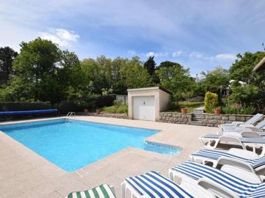 Detached villa in a small villa estate with private swimming pool