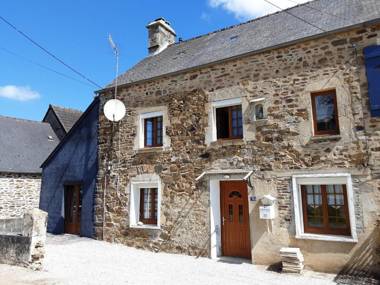 Maison de 2 chambres avec jardin clos et wifi a Quettehou