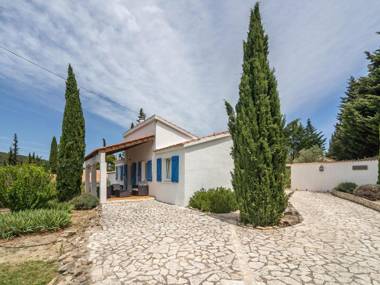 Comfy Villa in Pouzols-Minervois with Private Pool