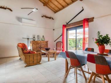 Cozy Holiday Home in Loubejac near Forest