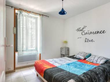 Cozy Holiday Home in Loubejac near Forest