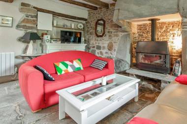 Maison de 2 chambres a Guimaec a 500 m de la plage avec vue sur la mer jardin amenage et wifi