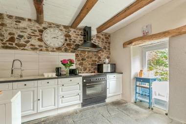 Maison de 2 chambres a Guimaec a 500 m de la plage avec vue sur la mer jardin amenage et wifi