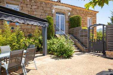 Maison de 2 chambres avec vue sur la mer jardin clos et wifi a Pietrosella