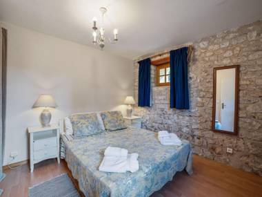 Cosy house with spectacular views and private pool.