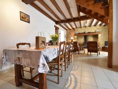 Cozy Holiday Home with Barbecue in Aquitaine