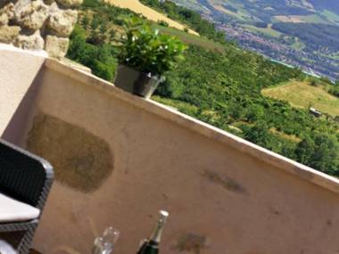 Gîte Cellieu 4 pièces 6 personnes - FR-1-496-8