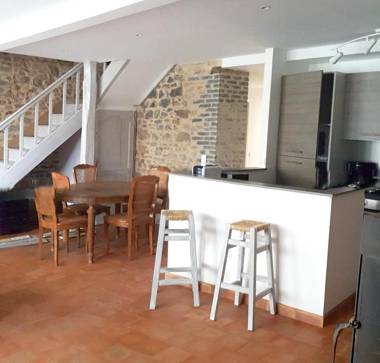 Maison de 2 chambres avec piscine partagee jardin clos et wifi a La Porcherie