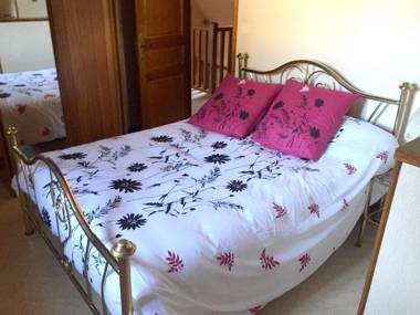 Maison de 2 chambres avec jardin clos et wifi a Lanobre