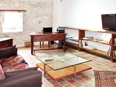 Maison de 4 chambres avec piscine privee jardin amenage et wifi a Molleges