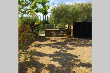 Partie d'une ferme provençale avec piscine privée située proche d'Avignon à Bédarrides 6 prs LS6-342-FRAGOUN