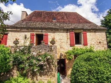 Spacious Farmhouse with Private Garden in Saint-Cybranet