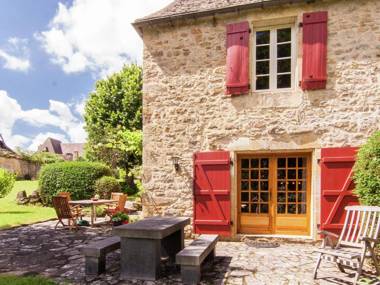 Spacious Farmhouse with Private Garden in Saint-Cybranet