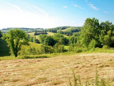 Peaceful Holiday Home in Teillots with Private Pool