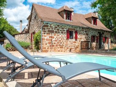 Spacious authentic farmhouse in a hamlet with magnificent view and pool.