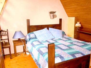 Maison de 2 chambres avec jardin amenage et wifi a Tredrez Locquemeau a 1 km de la plage