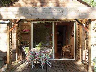 Lovely Holiday Home in Le Ponchel with Garden Pond