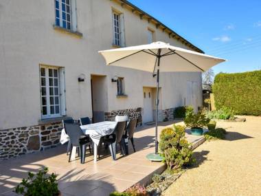Holiday home with pretty terrace and garden near the Paimpont forest