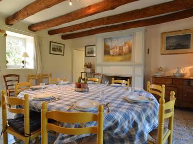 Spacious Holiday Home in Assérac with a Fenced Pond