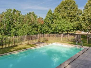 Sprawling Mansion in Aquitaine with Swimming Pool